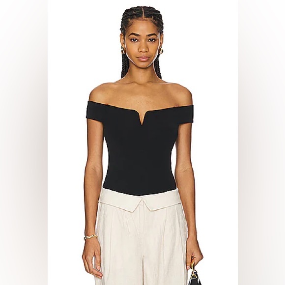 Astr Black Off-Shoulder Crop Top - Picture 3 of 9